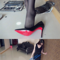 小妮黑丝性高跟鞋暴力粉碎笔记本电脑！