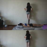 小妮女女 灰袜细高跟鞋踩踏女毯子